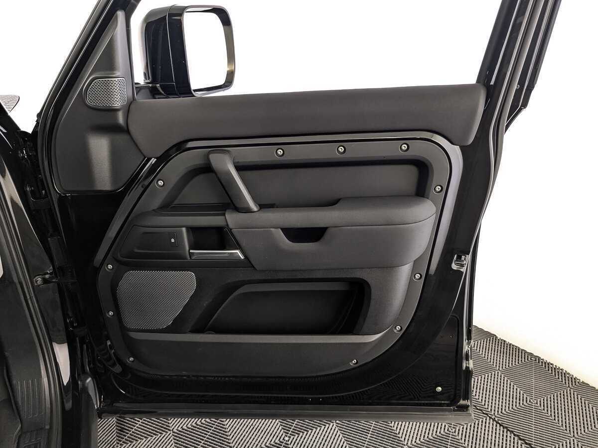 Land Rover Defender с пробегом — 2021 год. Фото: #23