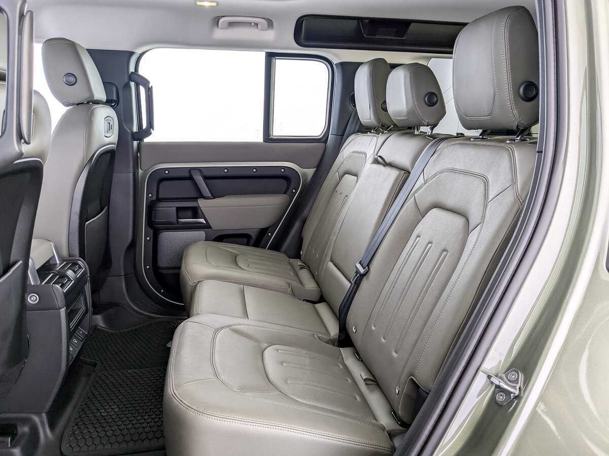 Land Rover Defender с пробегом — 2021 год. Фото: #11