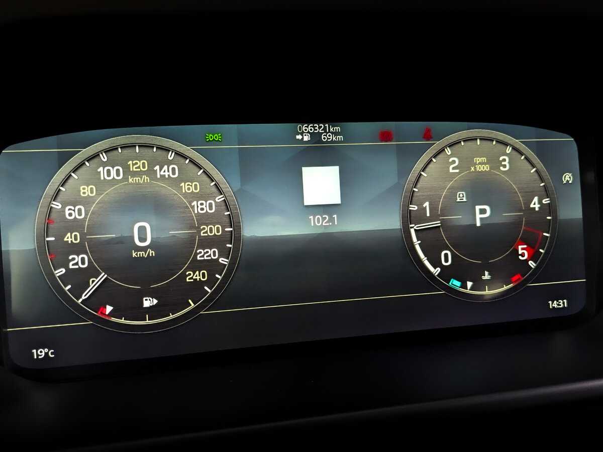 Land Rover Defender с пробегом — 2021 год. Фото: #12