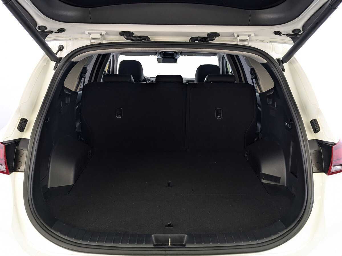 Hyundai Santa Fe с пробегом — 2022 год. Фото: #9