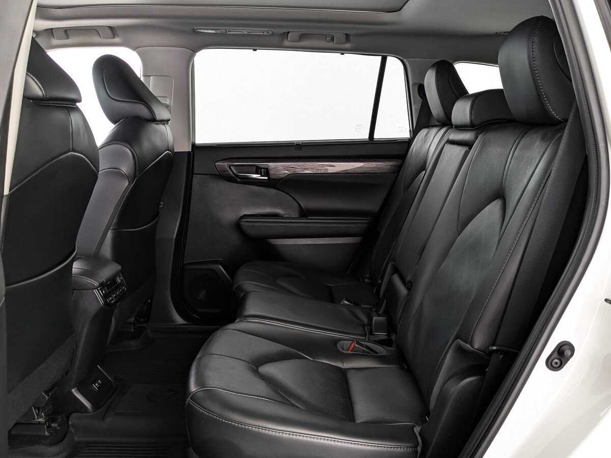 Toyota Highlander с пробегом — 2020 год. Фото: #17