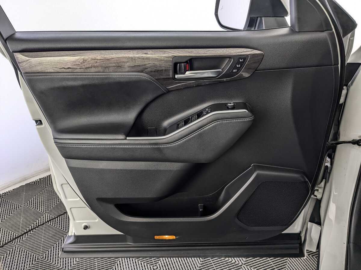 Toyota Highlander с пробегом — 2020 год. Фото: #18
