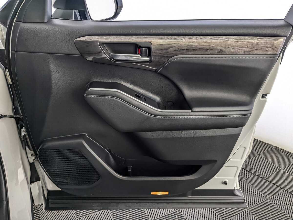 Toyota Highlander с пробегом — 2020 год. Фото: #24