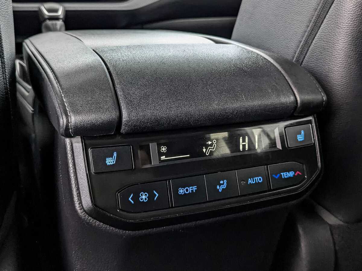 Toyota Highlander с пробегом — 2020 год. Фото: #28