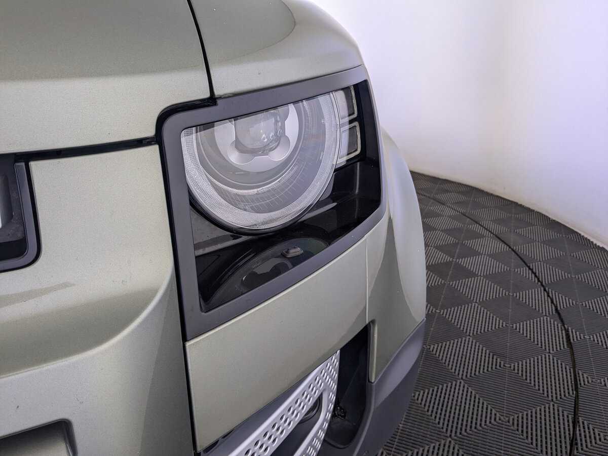 Land Rover Defender с пробегом — 2021 год. Фото: #10