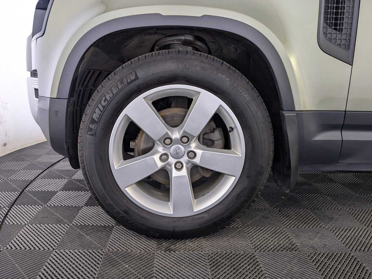 Land Rover Defender с пробегом — 2021 год. Фото: #11