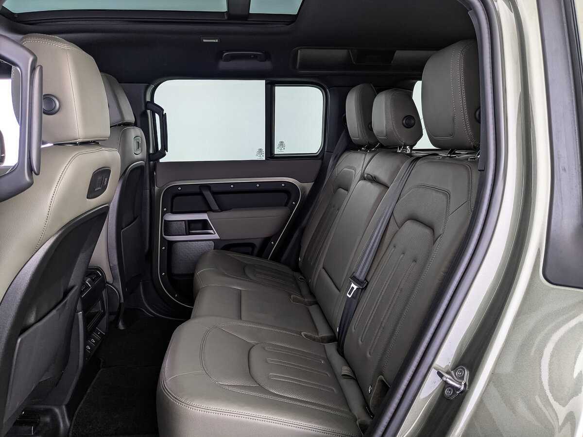 Land Rover Defender с пробегом — 2021 год. Фото: #17