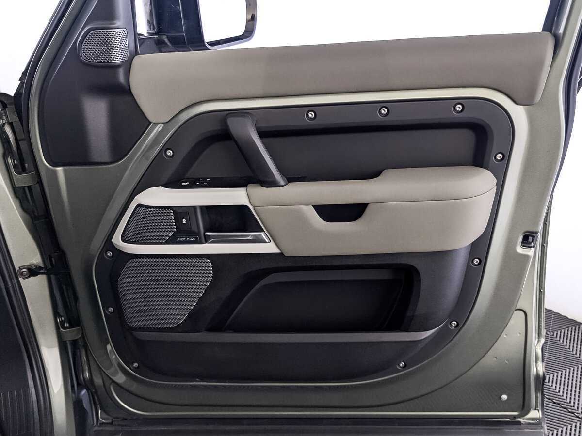 Land Rover Defender с пробегом — 2021 год. Фото: #24