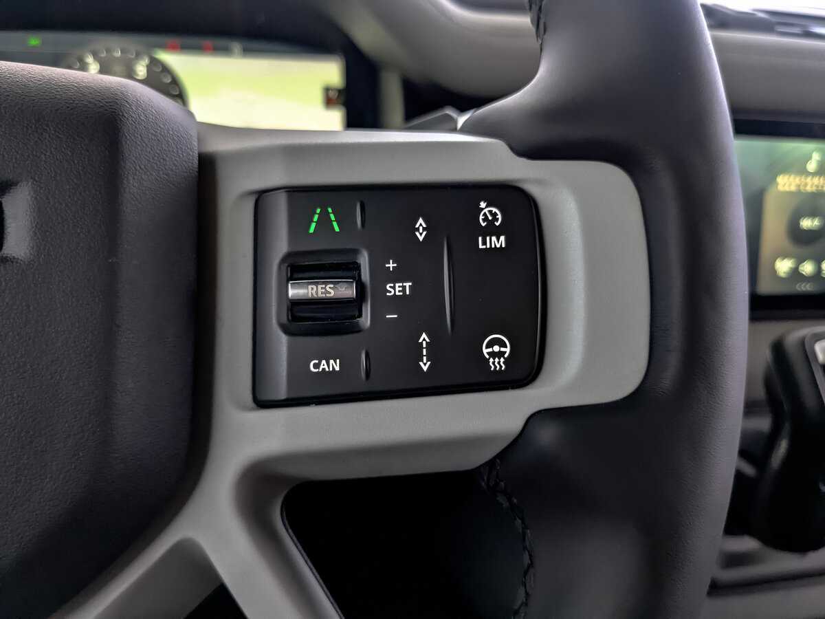 Land Rover Defender с пробегом — 2021 год. Фото: #28