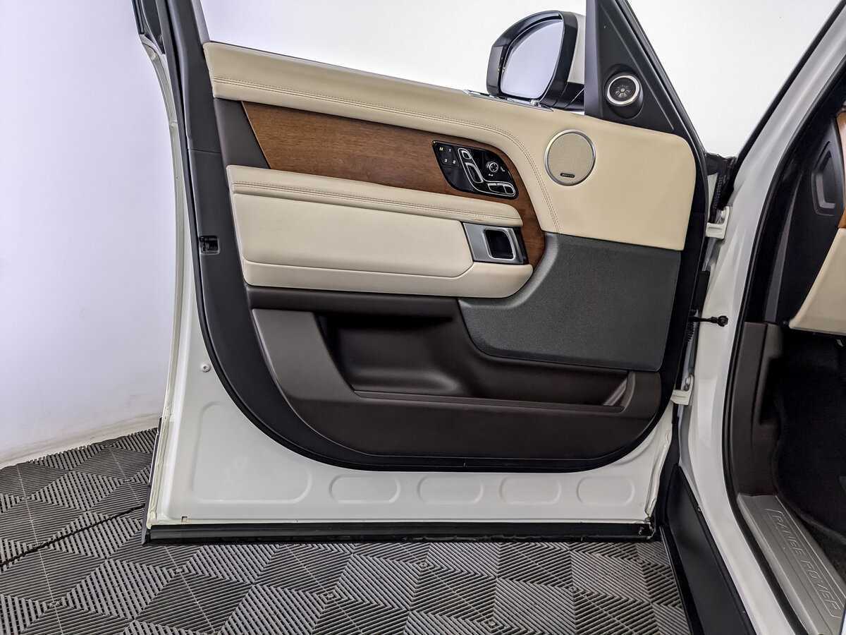 Land Rover Range Rover с пробегом — 2018 год. Фото: #16