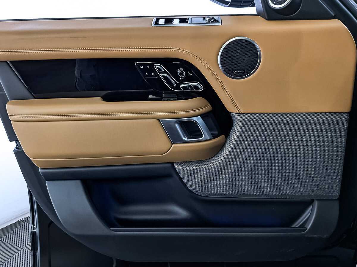 Land Rover Range Rover с пробегом — 2021 год. Фото: #18