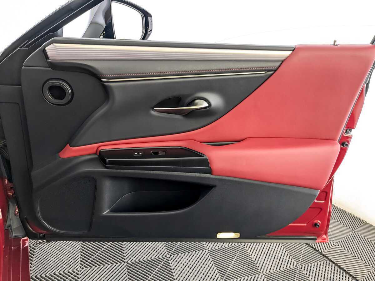 Lexus ES с пробегом — 2020 год. Фото: #25