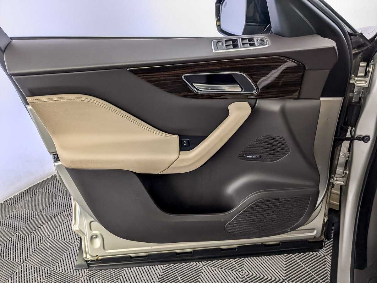 Jaguar F-Pace с пробегом — 2016 год. Фото: #18