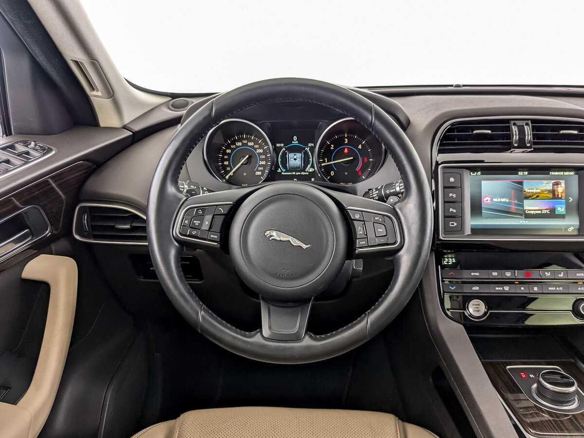 Jaguar F-Pace с пробегом — 2016 год. Фото: #21