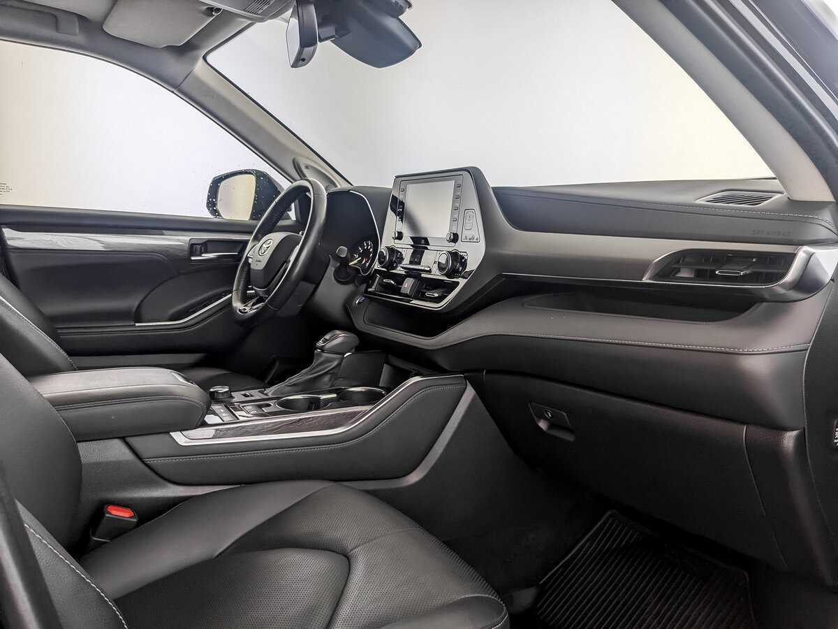Toyota Highlander с пробегом — 2021 год. Фото: #10