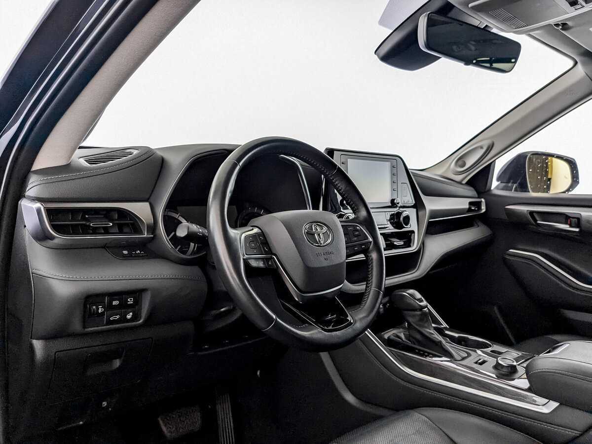 Toyota Highlander с пробегом — 2021 год. Фото: #15