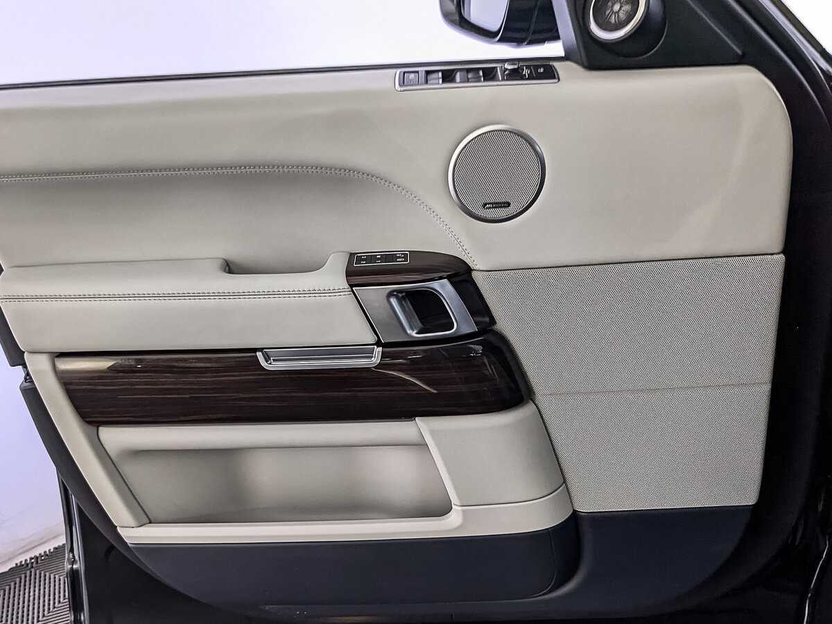 Land Rover Range Rover с пробегом — 2017 год. Фото: #18