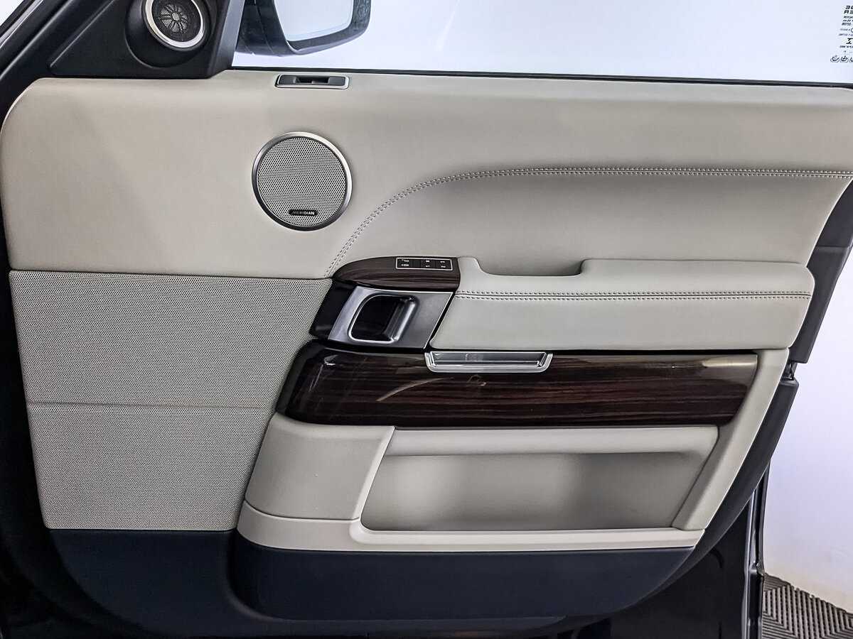 Land Rover Range Rover с пробегом — 2017 год. Фото: #24