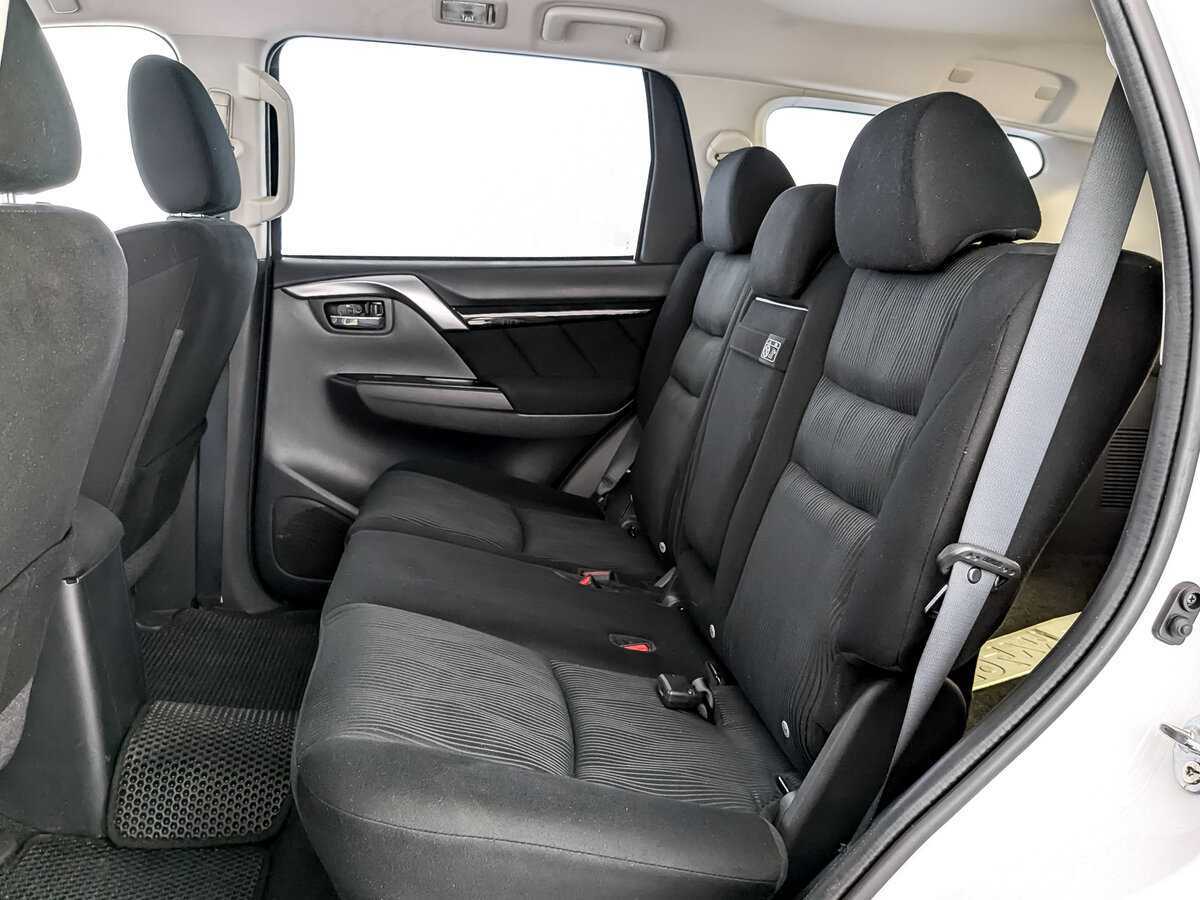 Mitsubishi Pajero Sport с пробегом — 2018 год. Фото: #11