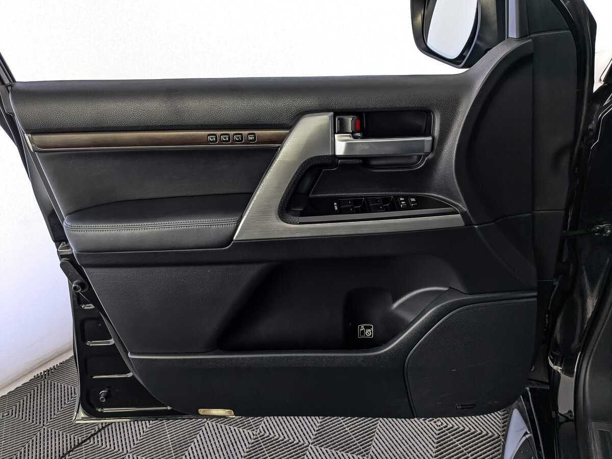 Toyota Land Cruiser с пробегом — 2016 год. Фото: #17