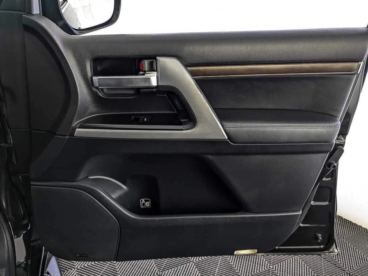 Toyota Land Cruiser с пробегом — 2016 год. Фото: #23