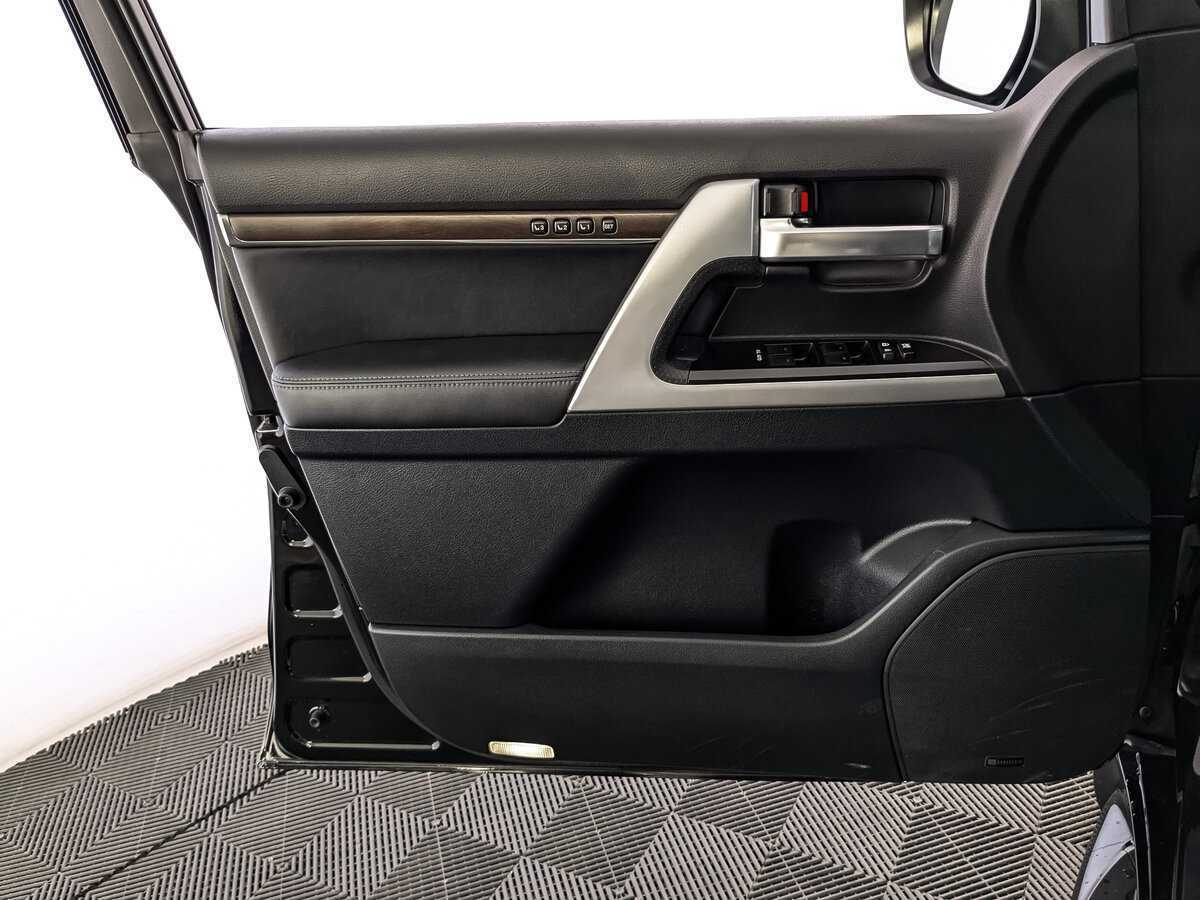 Toyota Land Cruiser с пробегом — 2019 год. Фото: #18