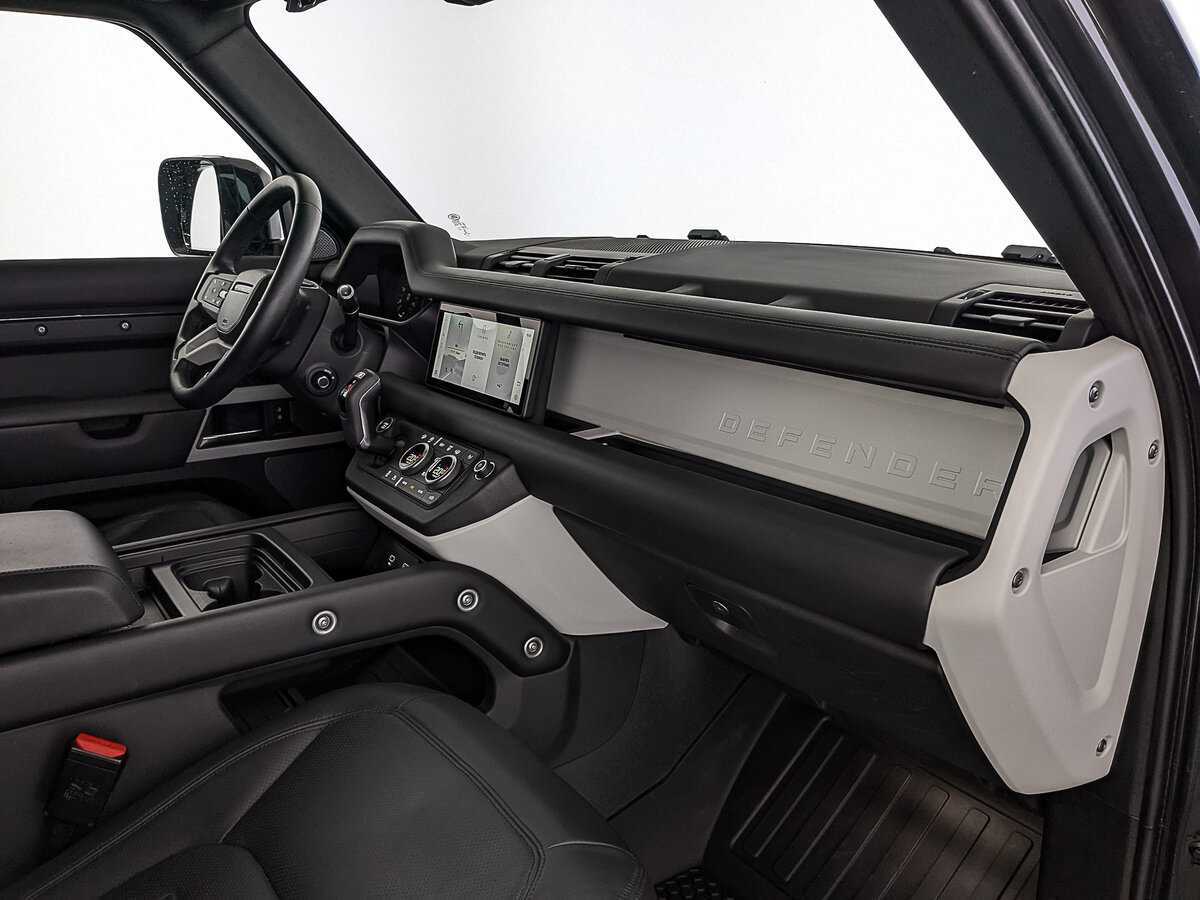 Land Rover Defender с пробегом — 2021 год. Фото: #12