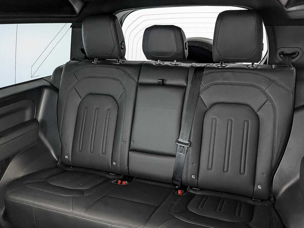 Land Rover Defender с пробегом — 2021 год. Фото: #17