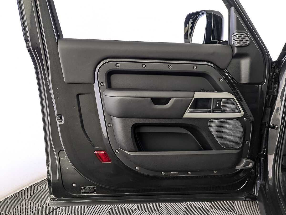 Land Rover Defender с пробегом — 2021 год. Фото: #18