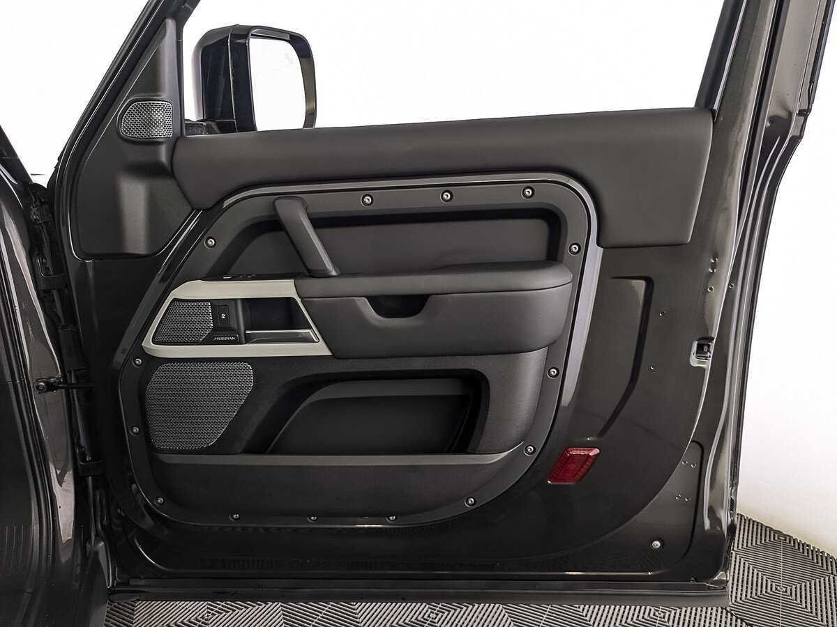 Land Rover Defender с пробегом — 2021 год. Фото: #24