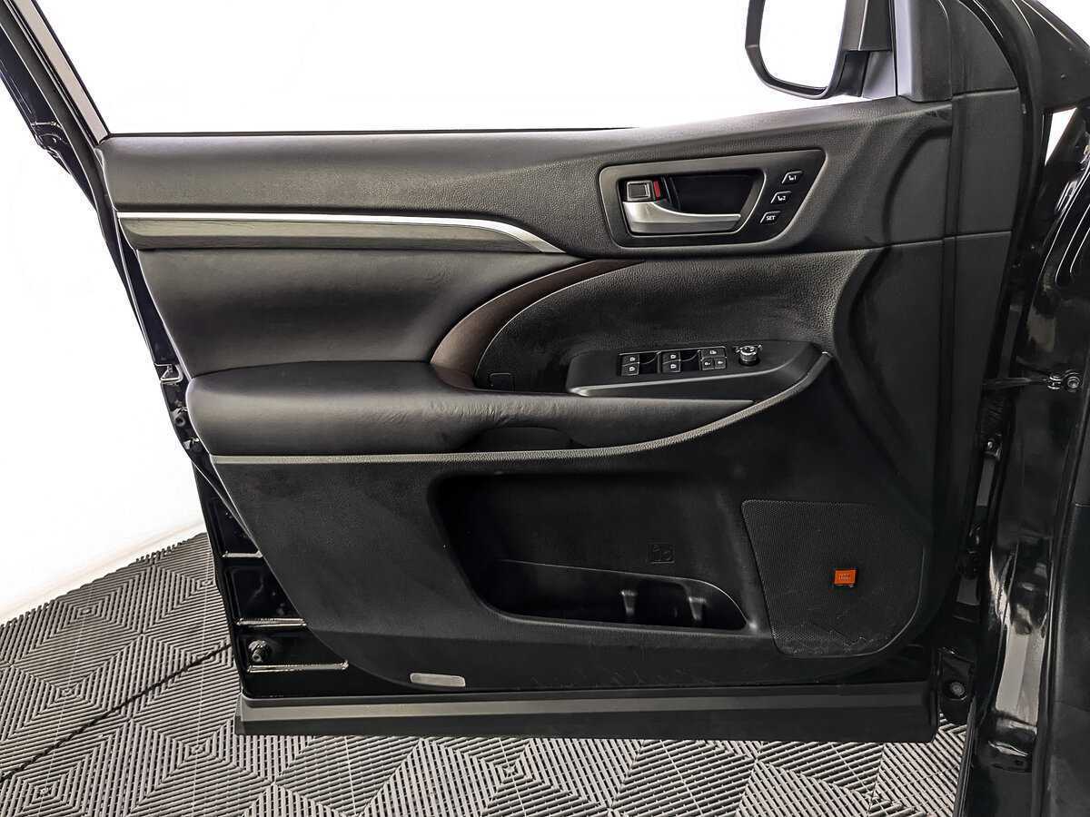 Toyota Highlander с пробегом — 2018 год. Фото: #15