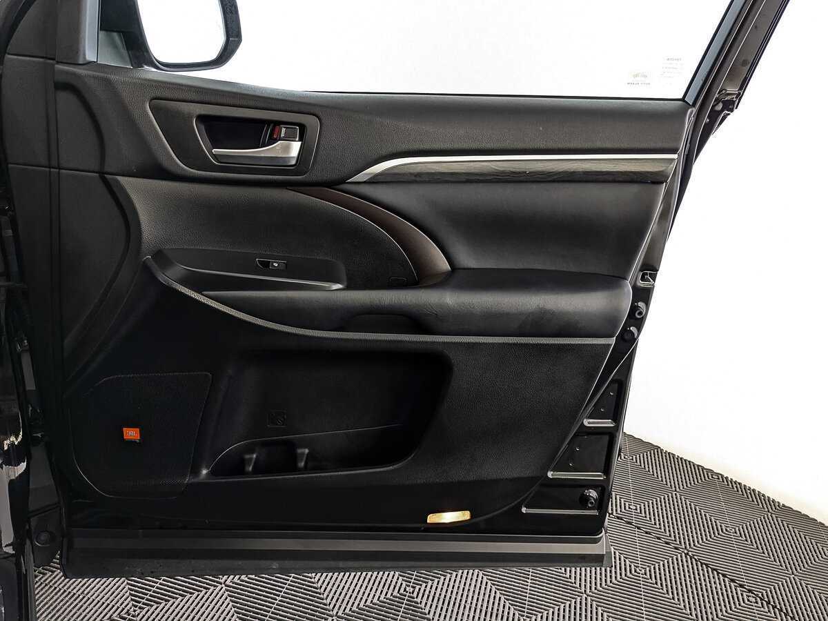 Toyota Highlander с пробегом — 2018 год. Фото: #21