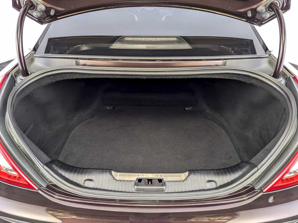 Jaguar XJ с пробегом — 2012 год. Фото: #9