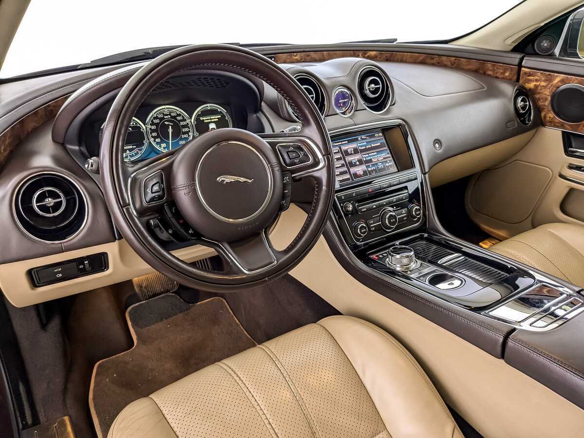 Jaguar XJ с пробегом — 2012 год. Фото: #15