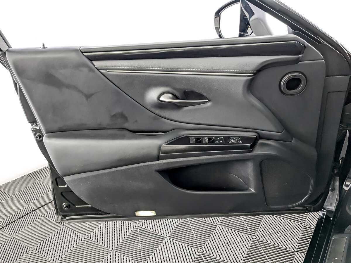 Lexus ES с пробегом — 2021 год. Фото: #18