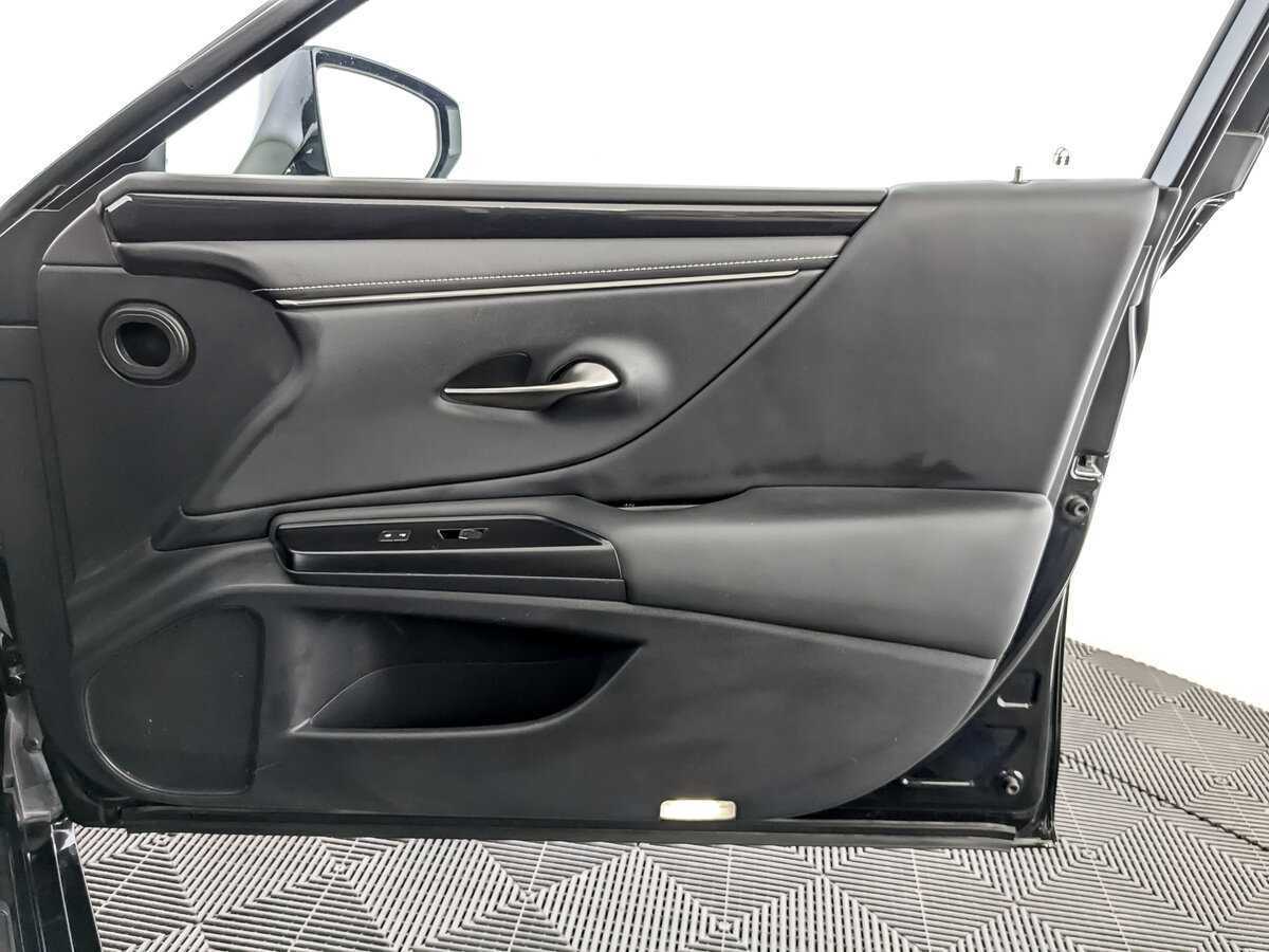 Lexus ES с пробегом — 2021 год. Фото: #24