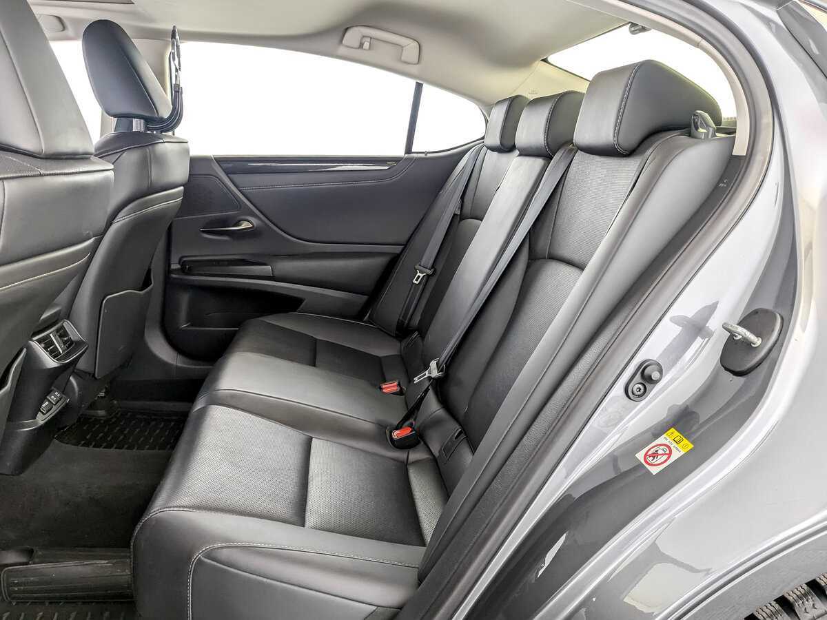 Lexus ES с пробегом — 2019 год. Фото: #11