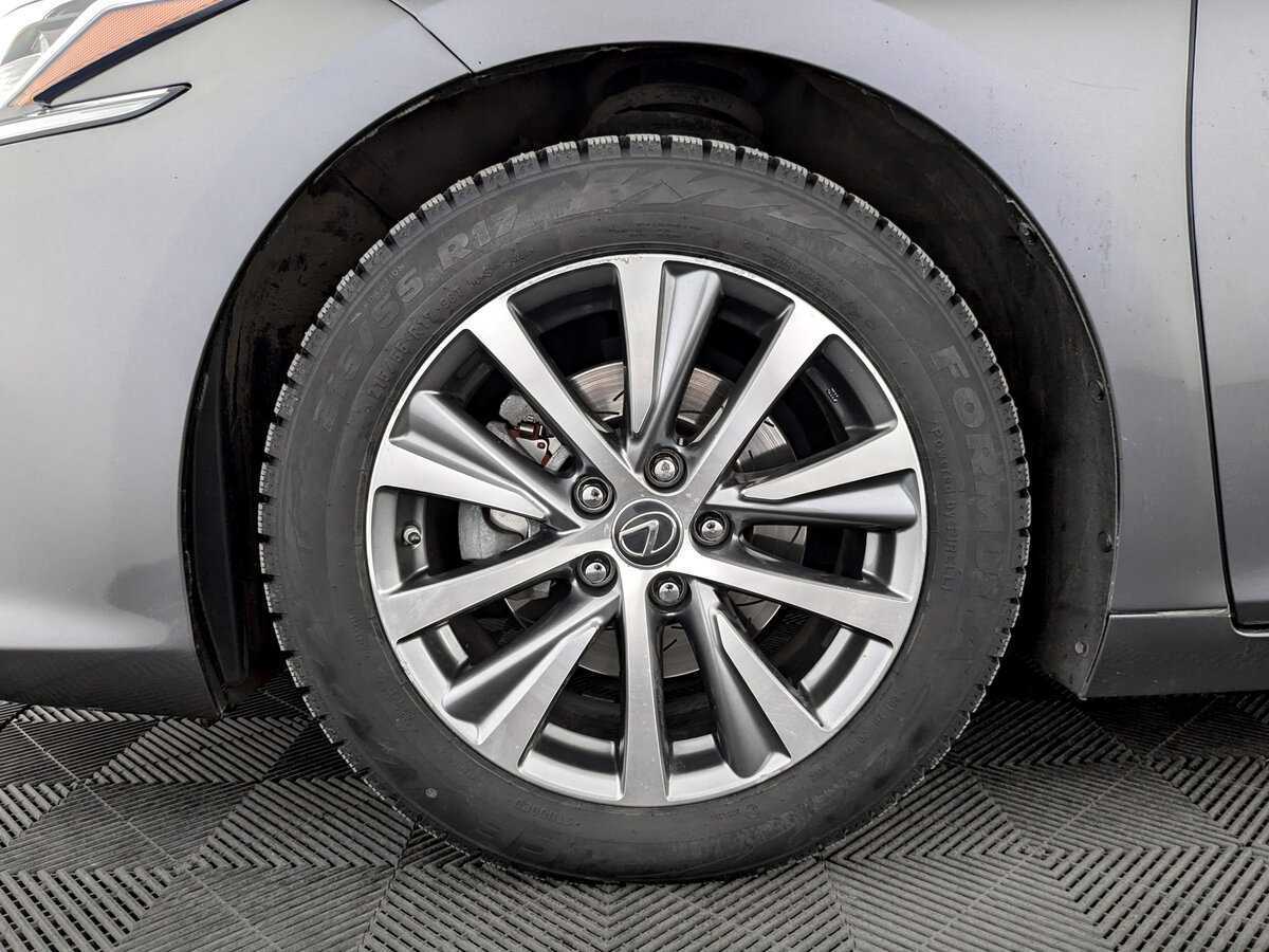 Lexus ES с пробегом — 2019 год. Фото: #17