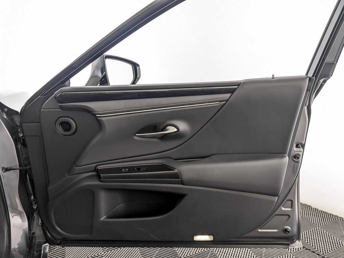 Lexus ES с пробегом — 2019 год. Фото: #24