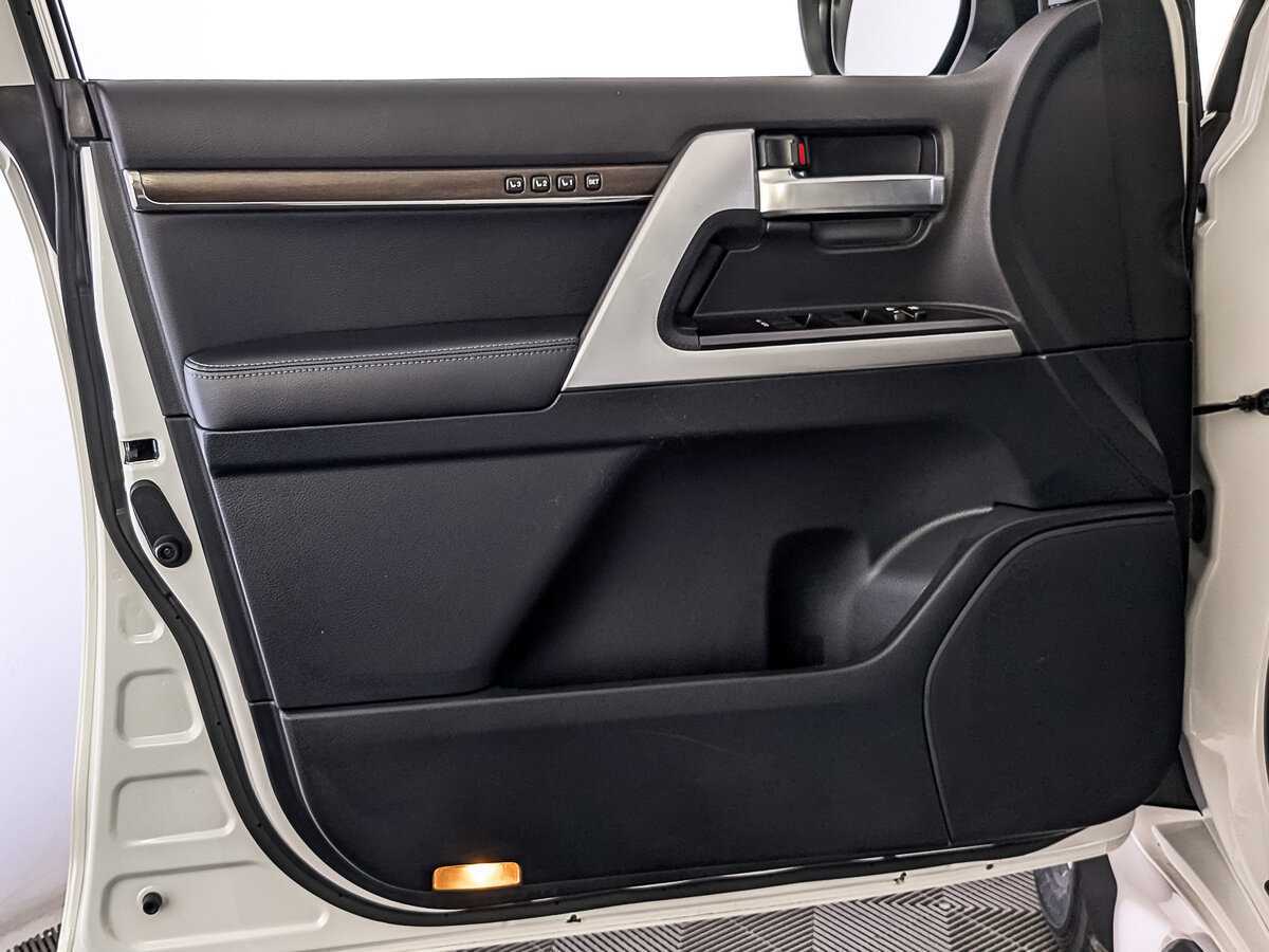 Toyota Land Cruiser с пробегом — 2020 год. Фото: #16