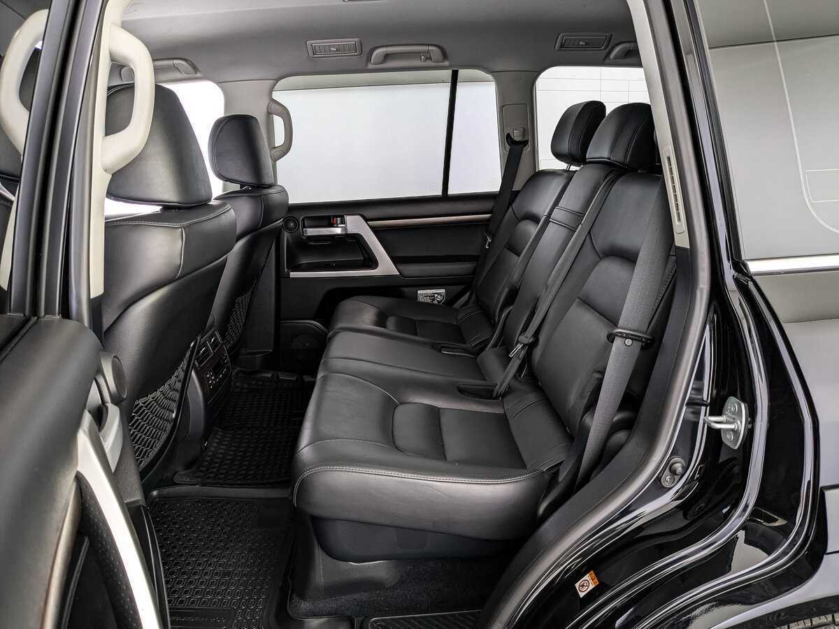 Toyota Land Cruiser с пробегом — 2018 год. Фото: #17