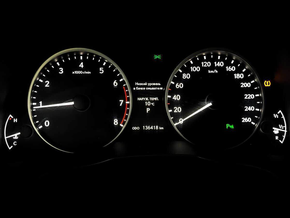 Lexus ES с пробегом — 2015 год. Фото: #12