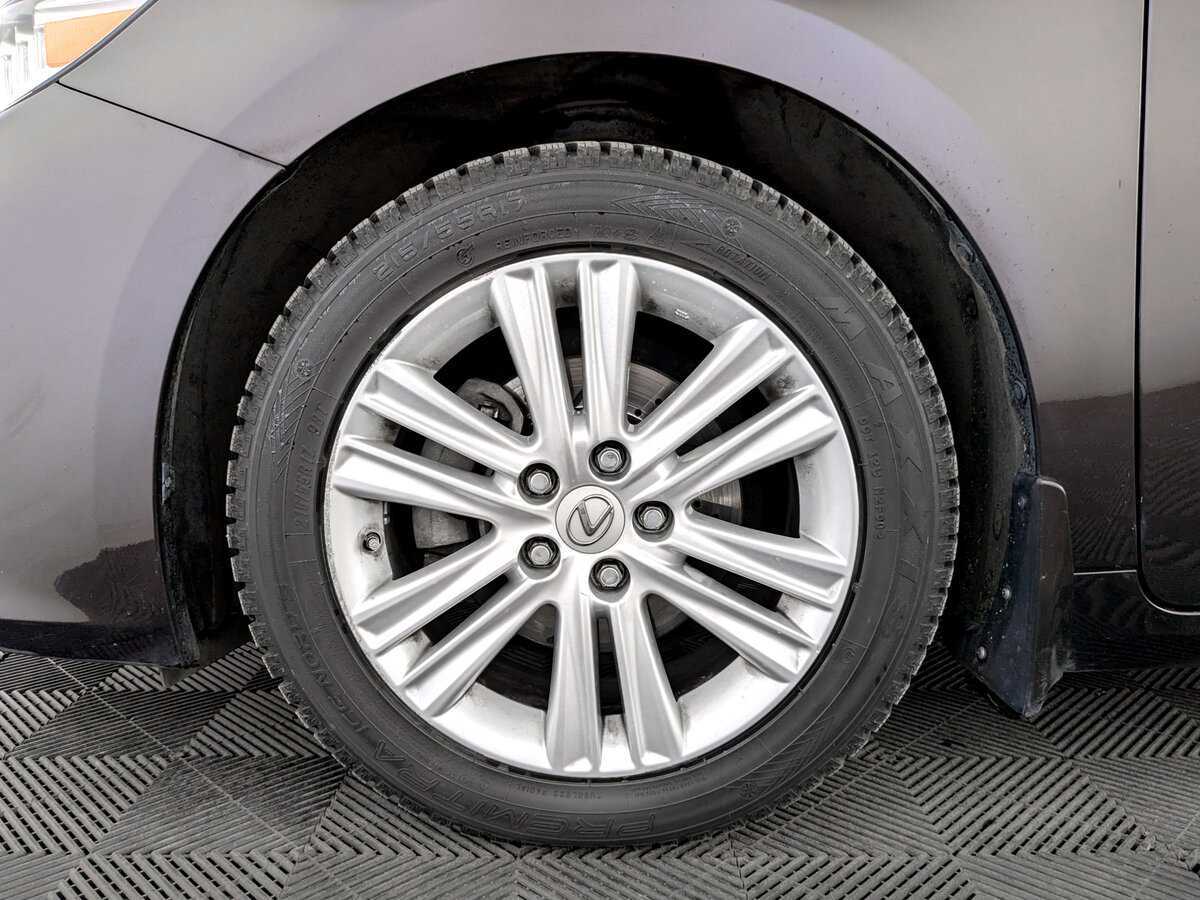 Lexus ES с пробегом — 2015 год. Фото: #17