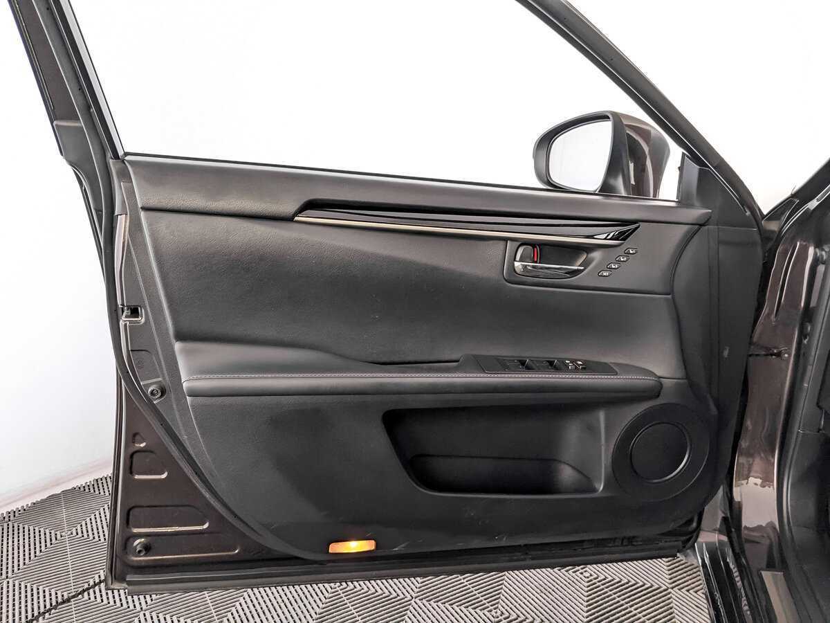 Lexus ES с пробегом — 2015 год. Фото: #18