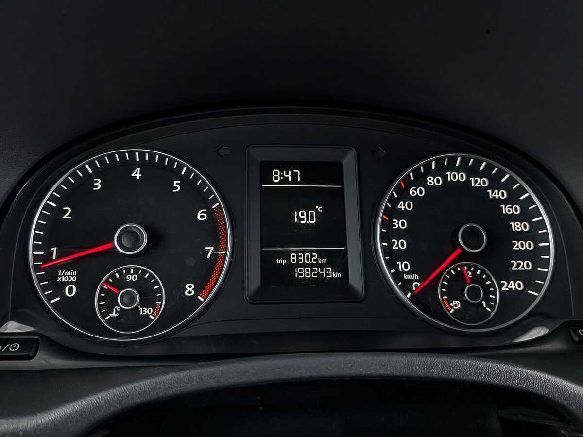 Volkswagen Caddy с пробегом — 2013 год. Фото: #15