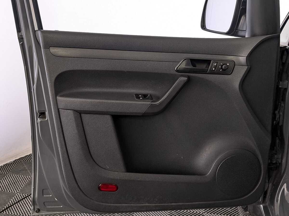 Volkswagen Caddy с пробегом — 2013 год. Фото: #18