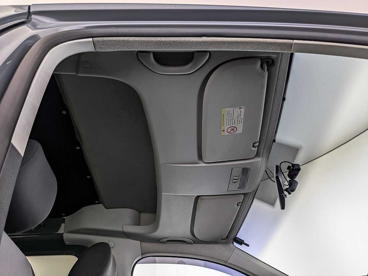 Volkswagen Caddy с пробегом — 2013 год. Фото: #22