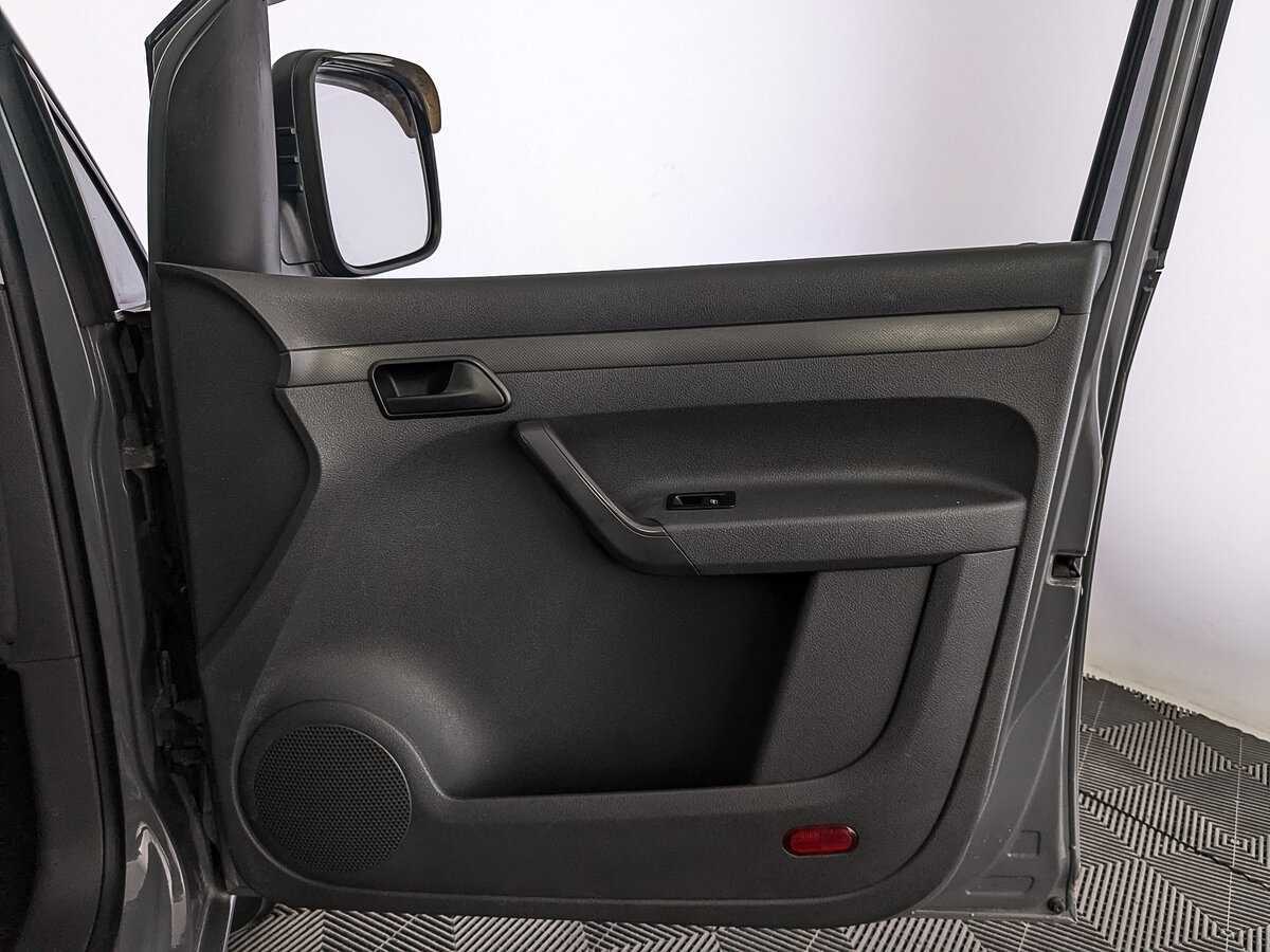 Volkswagen Caddy с пробегом — 2013 год. Фото: #24