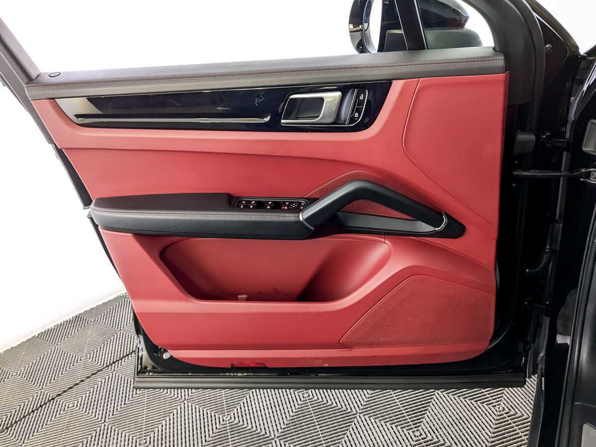 Porsche Cayenne с пробегом — 2020 год. Фото: #18