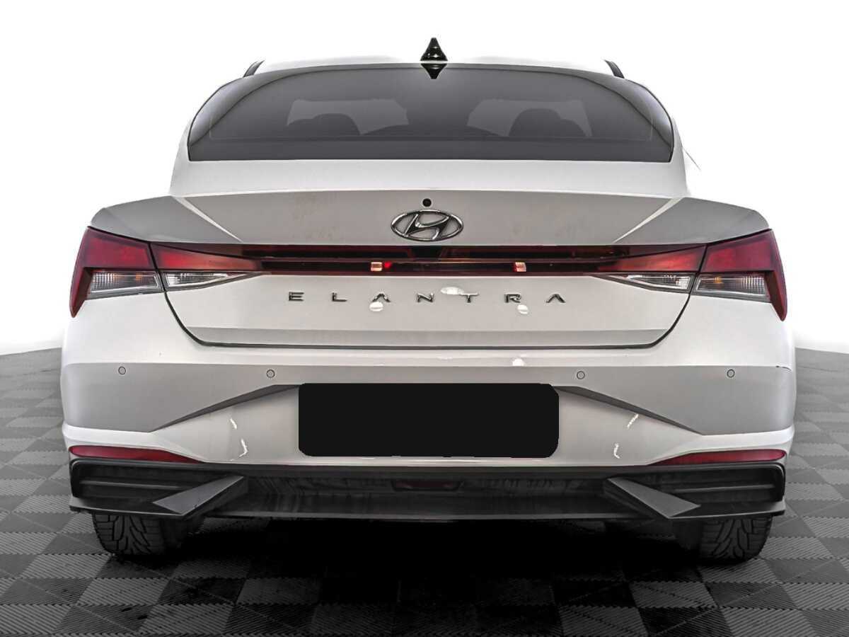 Hyundai Elantra с пробегом — 2021 год. Фото: #5